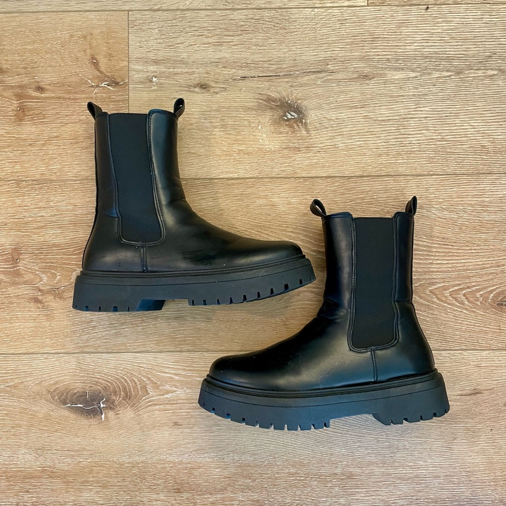 ASOS Design Black Chelsea Lug Sole Boots